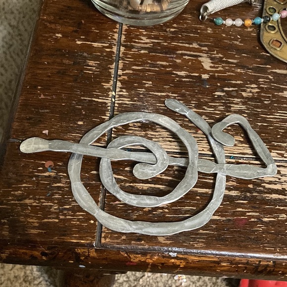 Vintage metal hair bun accessory - Picture 4 of 5